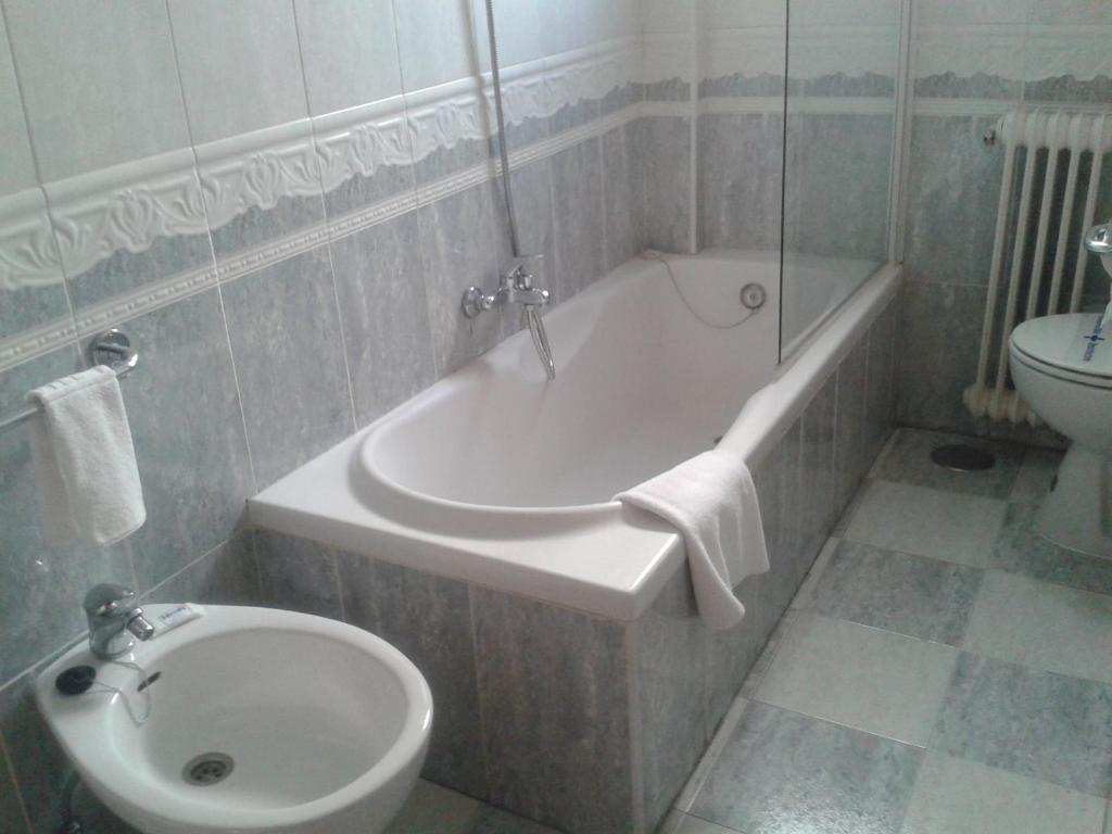 Hotel Nuevo Ara Caces Εξωτερικό φωτογραφία